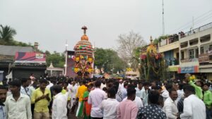 Karadi Basaveshwar Rathotsava celebrated with celebration ಸಂಭ್ರಮದಿ0ದ ಜರುಗಿದ ಕರಡಿ ಬಸವೇಶ್ವರ ರಥೋತ್ಸವ