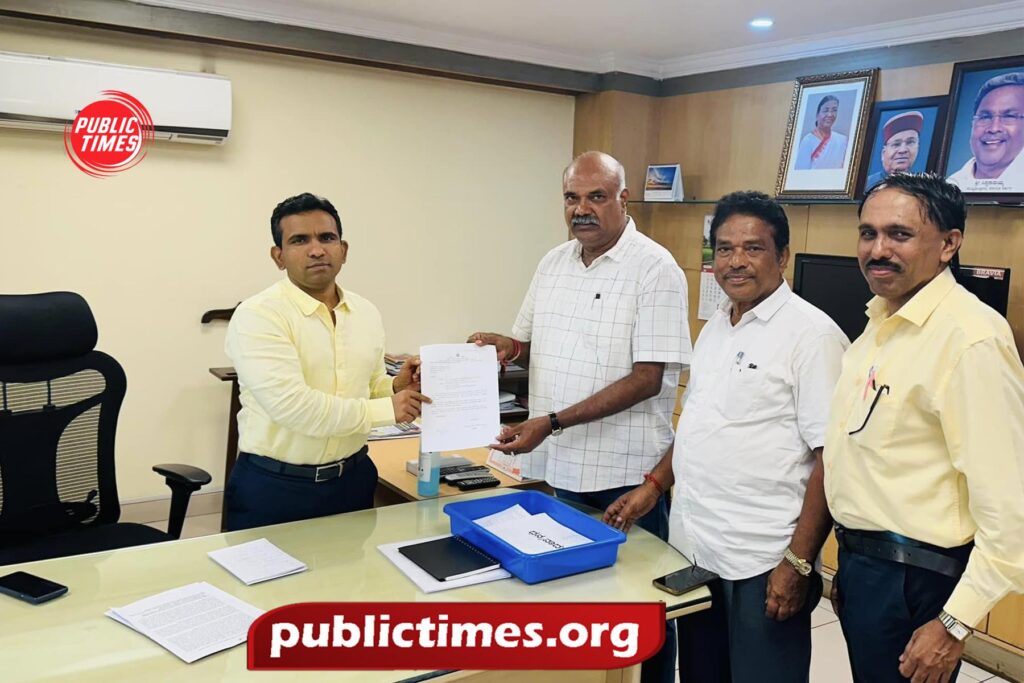 He assured the delegation of journalists that they will discuss with the Commissioner of Information Department Suralkar about the demands of bus pass, massage and other demands and take quick action. ಬಸ್ ಪಾಸ್, ಮಾಸಾಶನ ಮತ್ತಿತರ ಬೇಡಿಕೆಗಳ ಬಗ್ಗೆ ವಾರ್ತಾ ಇಲಾಖೆ ಆಯುಕ್ತ ಸೂರಳ್ಕರ್ ಜೊತೆ ಚರ್ಚೆ ಶೀಘ್ರ ಕ್ರಮ ಕೈಗೊಳ್ಳುವುದಾಗಿ ಪತ್ರಕರ್ತರ ನಿಯೋಗಕ್ಕೆ ಭರವಸೆ