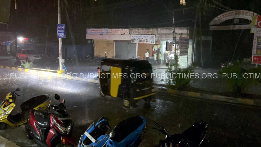 Heavy rain in Ilakal city: overflowing ditches ಇಳಕಲ್ ನಗರದಲ್ಲಿ ಭಾರೀ ಮಳೆ : ತುಂಬಿ ಹರಿದ ಹಳ್ಳ ಕೊಳ್ಳಗಳು 