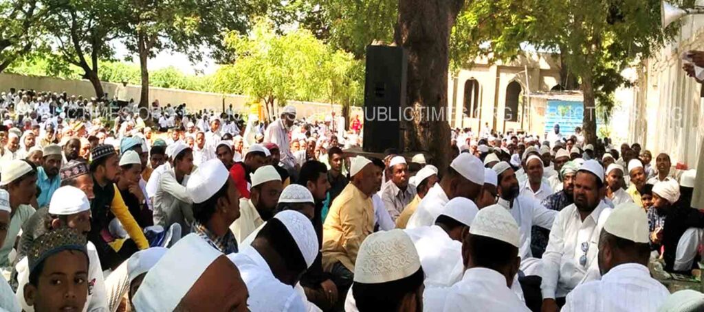 Bakrid festival celebrated with devotion: MLA Kashappanavara who participated in prayers ಶ್ರದ್ಧಾ ಭಕ್ತಿಯಿಂದ ಜರುಗಿದ ಬಕ್ರೀದ್ ಹಬ್ಬ : ಪ್ರಾರ್ಥನೆಯಲ್ಲಿ ಪಾಲ್ಗೊಂಡ ಶಾಸಕ ಕಾಶಪ್ಪನವರ