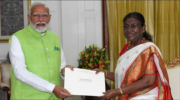 pm modi resinged