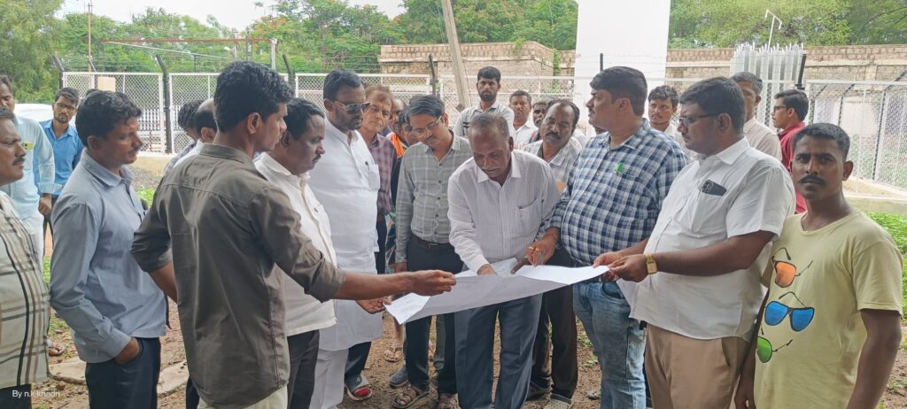 MLA Vijayananda Kashappanavara viewed the construction site of the hospital ಆಸ್ಪತ್ರೆ ನಿರ್ಮಾಣದ ಸ್ಥಳವನ್ನು ವೀಕ್ಷಿಸಿದ ಶಾಸಕ ವಿಜಯಾನಂದ ಕಾಶಪ್ಪನವರ