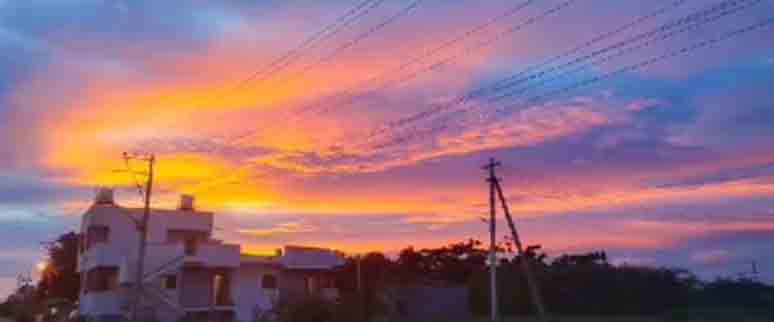 The color of gold painted in the sky ಆಕಾಶಕ್ಕೆ ಬಳಿದ ಬಂಗಾರದ ಬಣ್ಣ